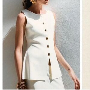 ZARA Vest Sleeveless Gold Tone Button-Front Knit Top Ivory Size Medium